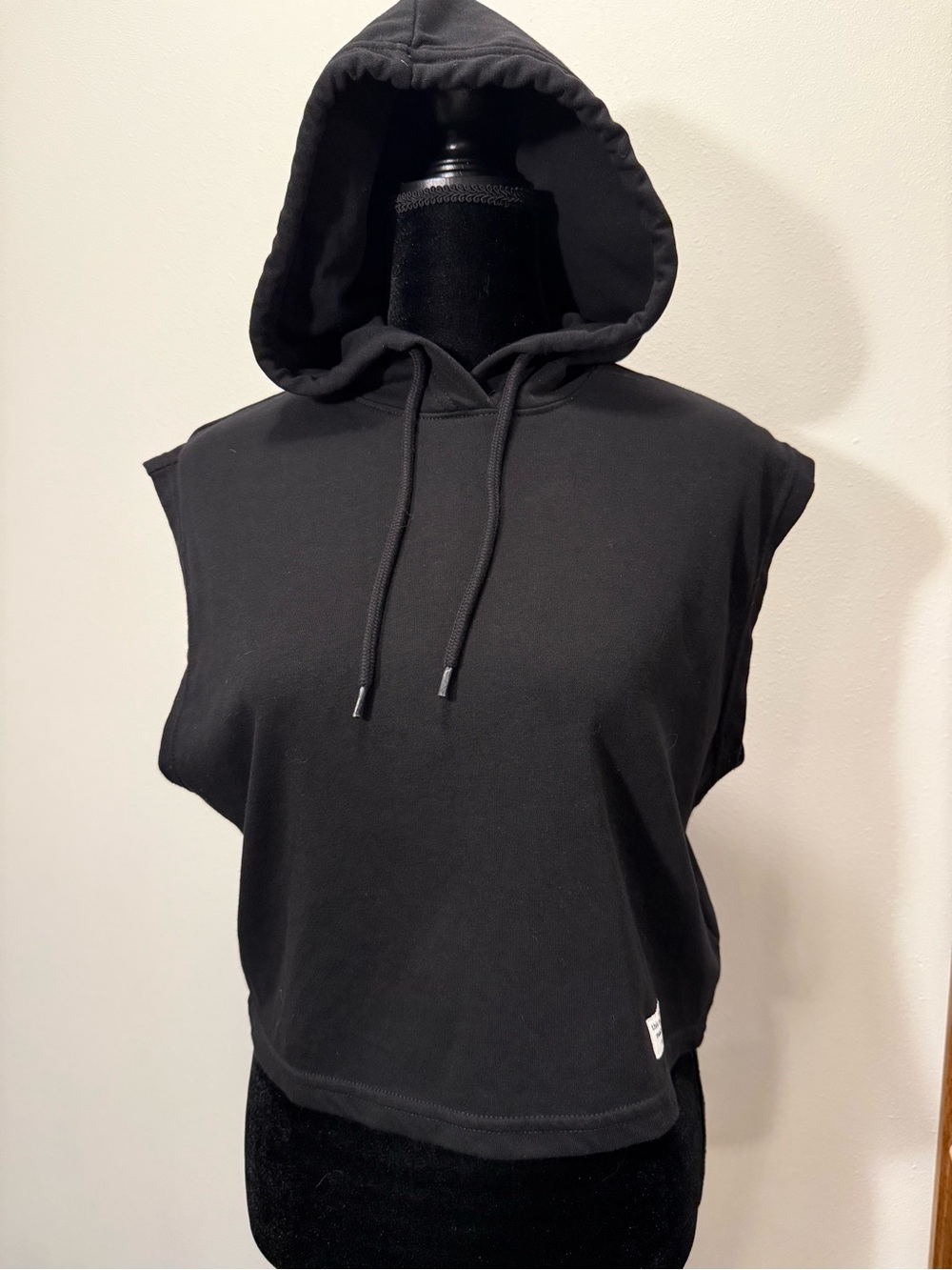 Divided Black Cropped Sleeveless Hoodies